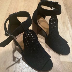Black heels size 7 1/2
